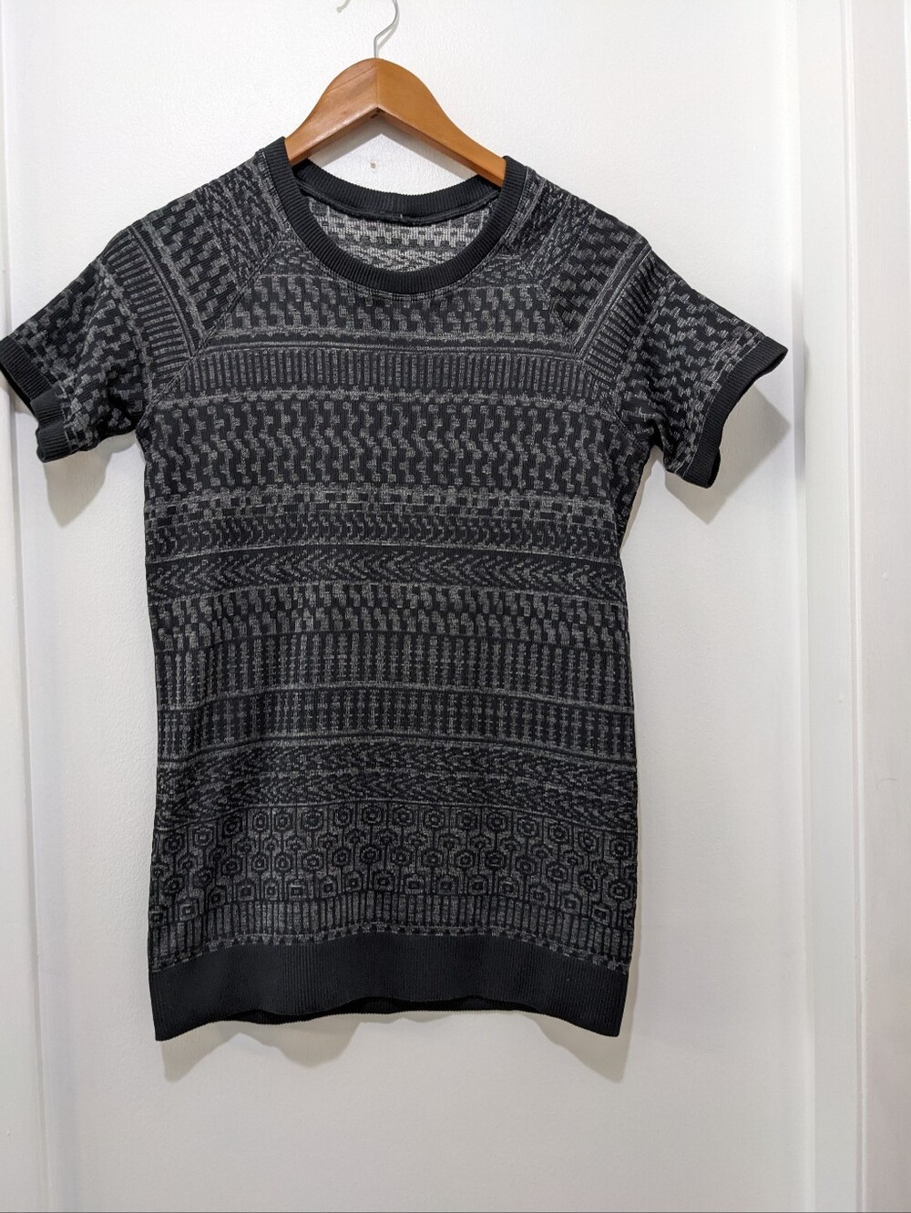 EUC Lululemon Rest Less Short Sleeve Shirt